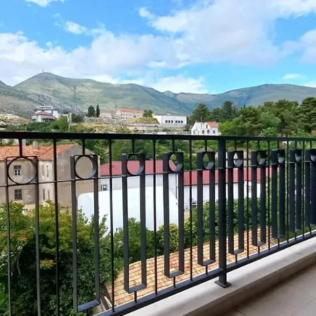 Mango & Mia アパート *